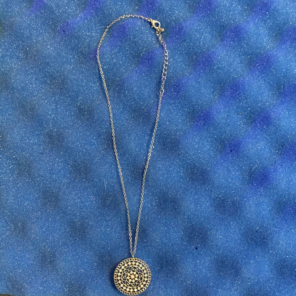Women’s necklace
